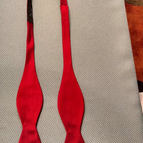 Countess Mara Silk Bow Tie - Picture 1 of 4